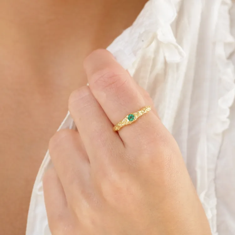 groen kristal ring in verguld messing - Eliné