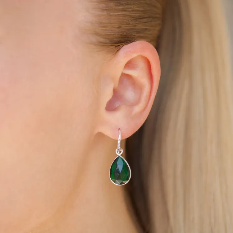 groen kristal oorbellen in verzilverd messing - Loom Stones
