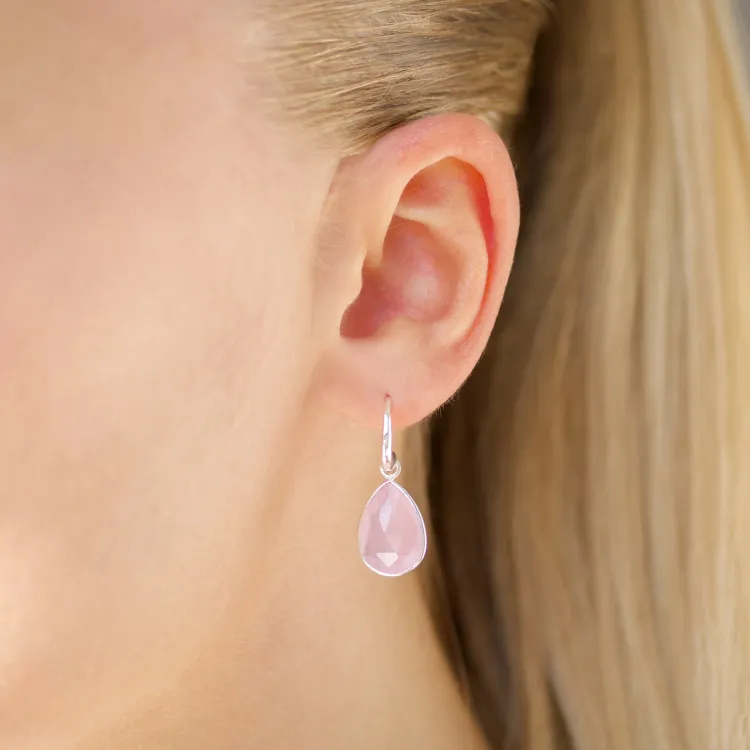 roze kristal oorbellen in verzilverd messing - Loom Stones
