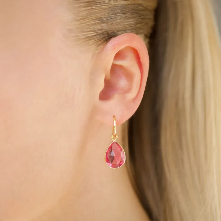 pink kristal oorbellen in verguld messing - Loom Stones