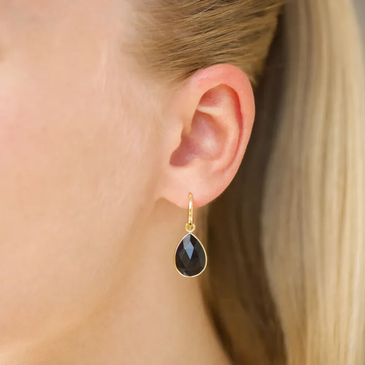zwarte onyx oorbellen in verguld messing - Loom Stones