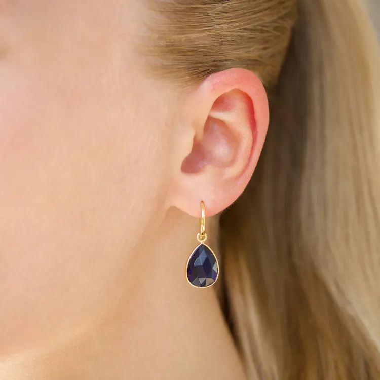 synthetisch blauwe saffier oorbellen in verguld messing - Loom Stones