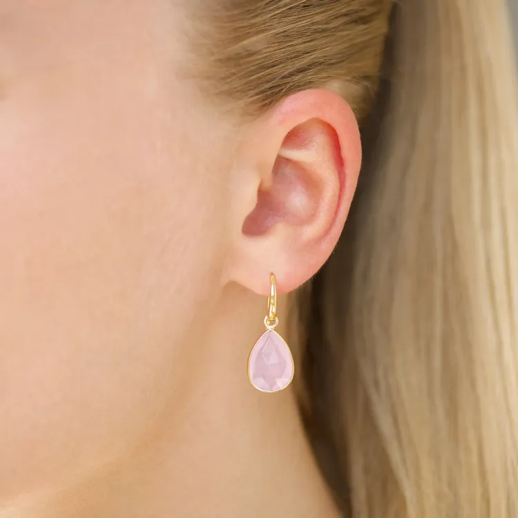 roze kristal oorbellen in verguld messing - Loom Stones