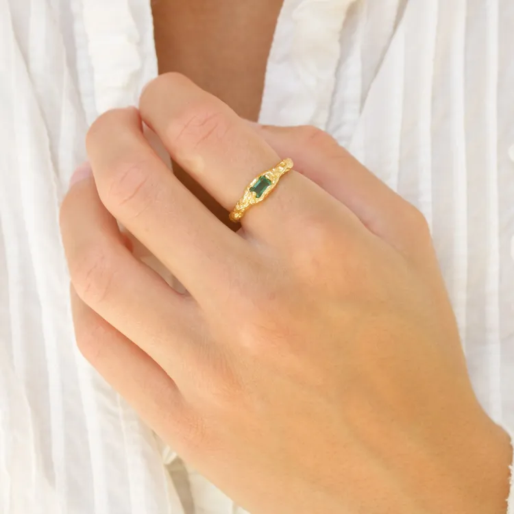 groen kristal ring in verguld messing - Eliné