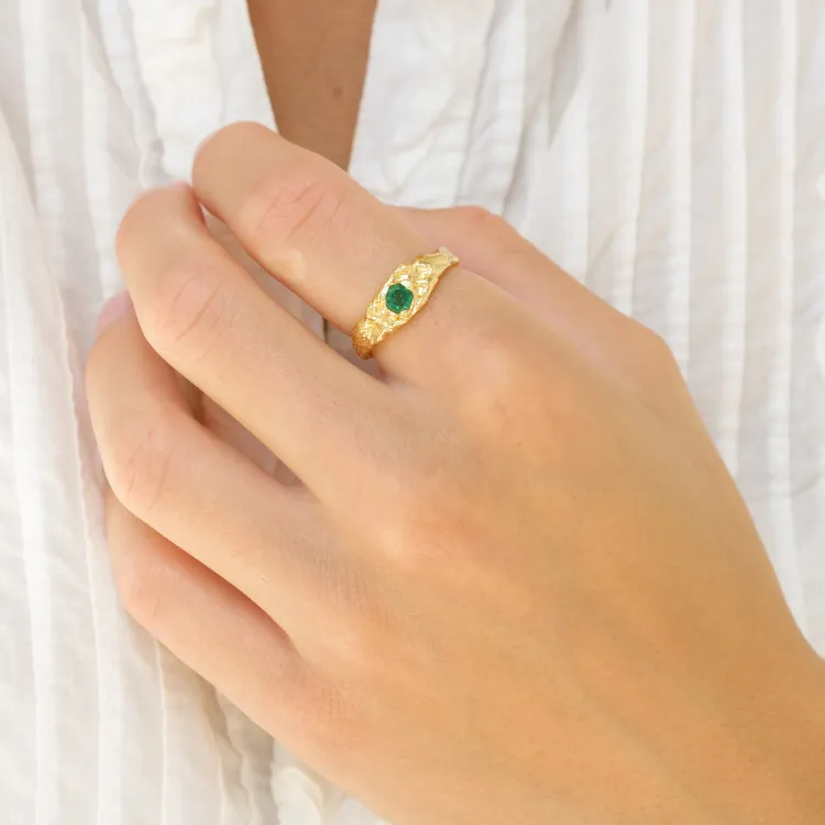 groen kristal ring in verguld messing - Eliné