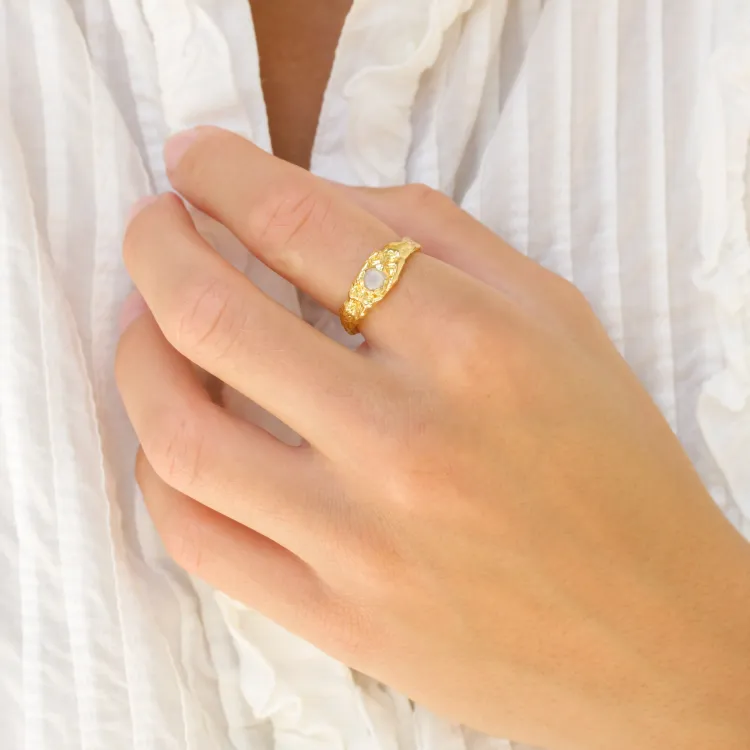 witte maansteen ring in verguld messing - Eliné