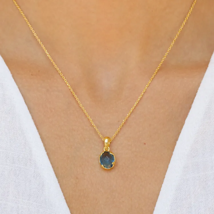 donkerblauw kristal ketting met hanger in verguld messing - Eliné