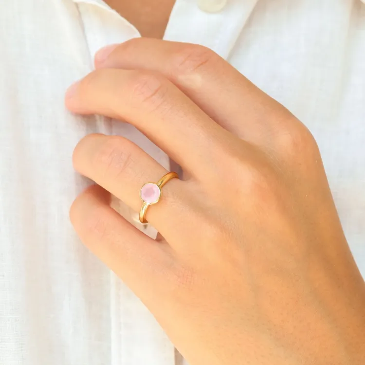 roze kristal ring in verguld messing - Loom Stones