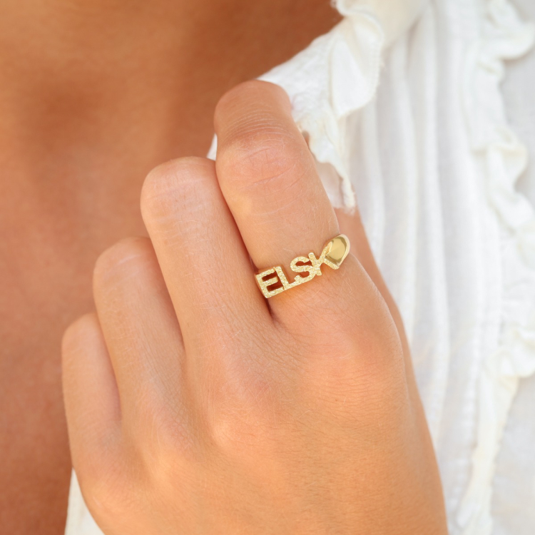 elsk ring in verguld messing