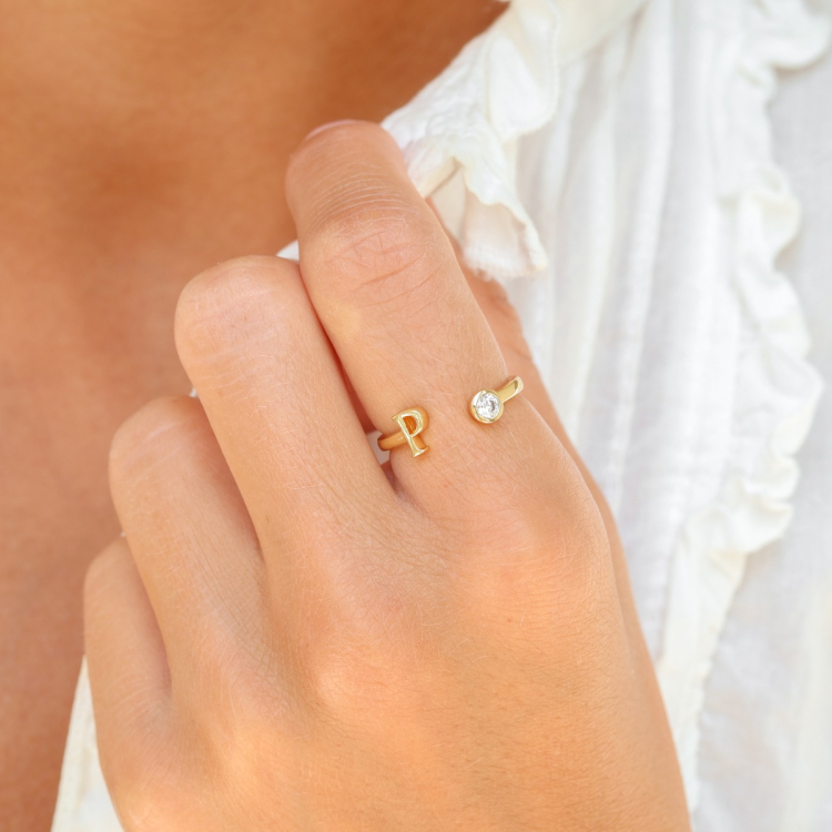 letter p zirkoon ring in verguld messing