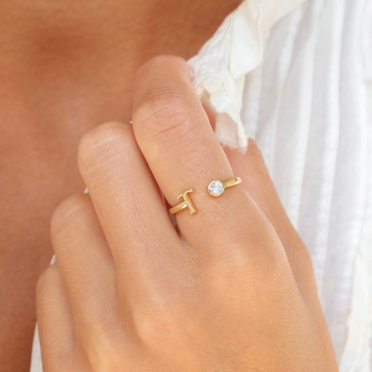 letter t zirkoon ring in verguld messing
