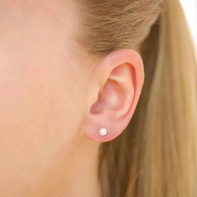 4 mm waterproof witte parel oorsteker in verguld staal - OCEANA