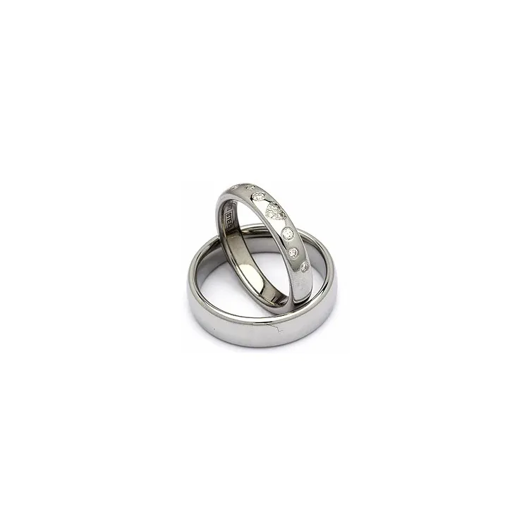 Trouwringen in staal 0,13 ct