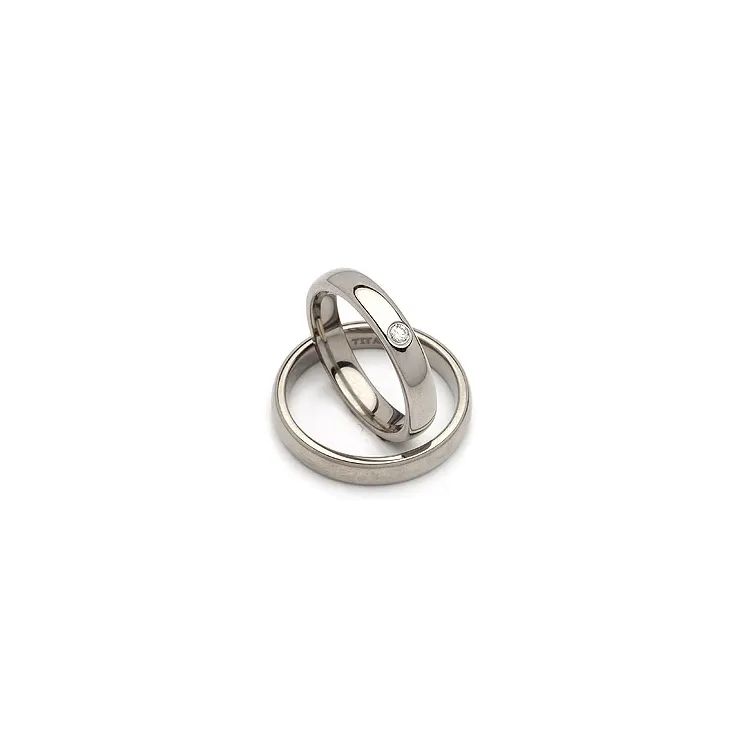 Trouwringen in titanium 0,05 ct