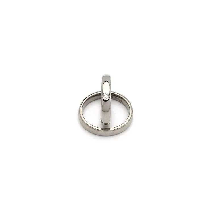Trouwringen in titanium 0,05 ct