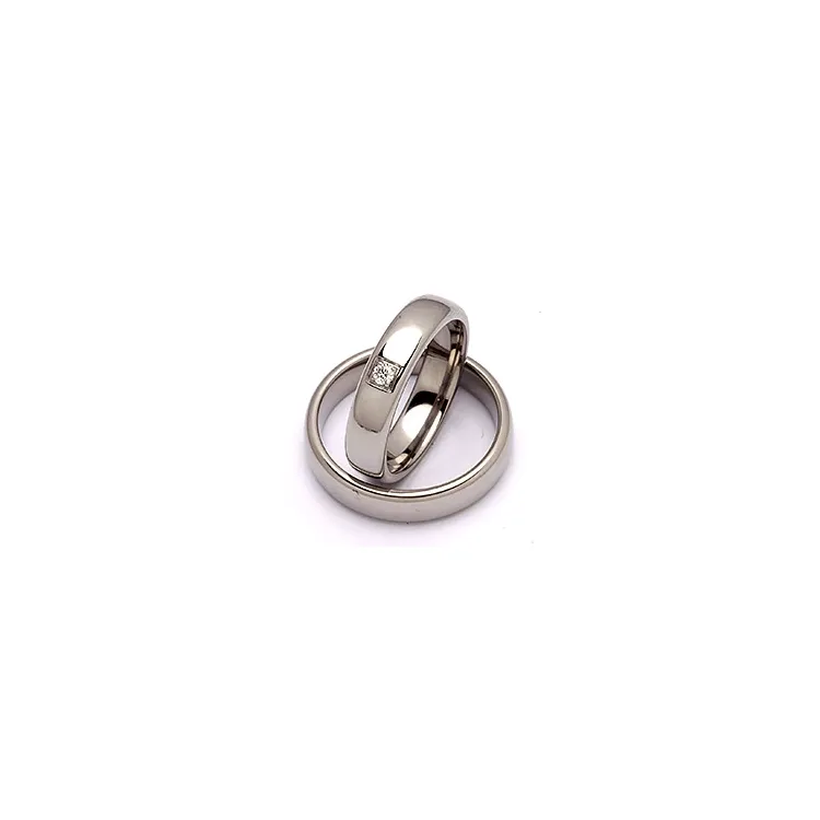 Trouwringen in titanium 0,05 ct