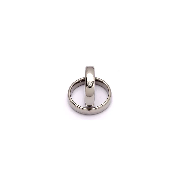 Trouwringen in titanium 0,05 ct