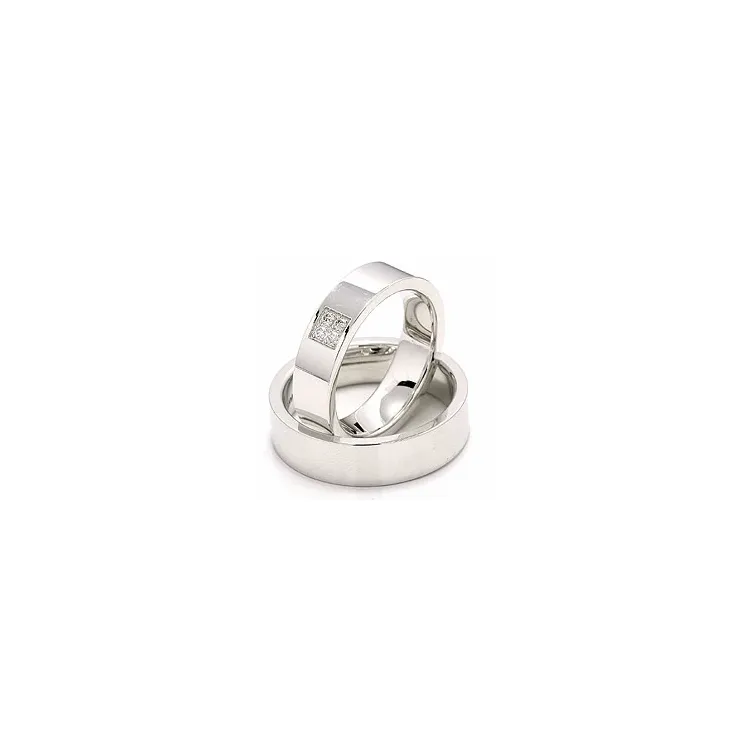 trouwringen in 14 karaat witgoud 4 x 0,0165 ct - set