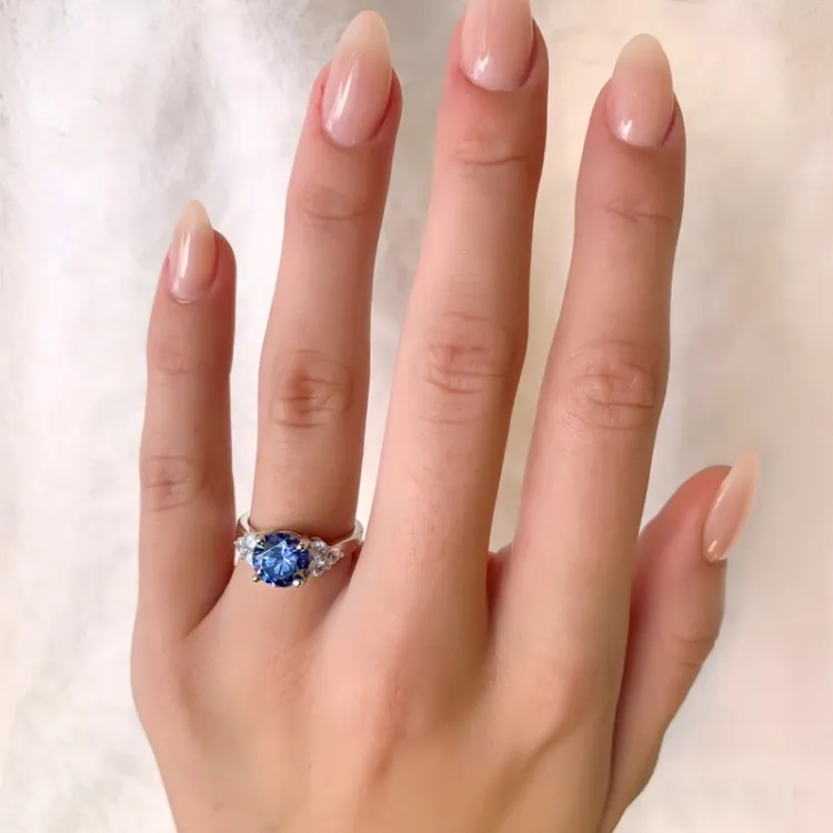Groot rond blauwe zirkoon ring in zilver