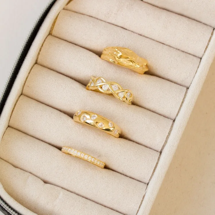 Gevlochten zirkoon ring in verguld sterlingzilver
