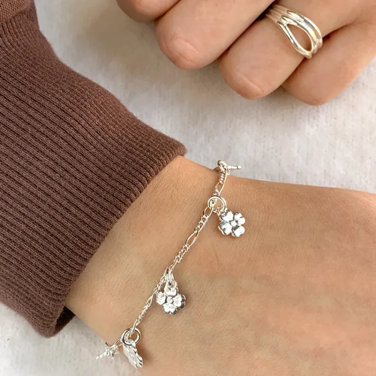 kinder armband in zilver met bloemen hanger in zilver - Little Ones