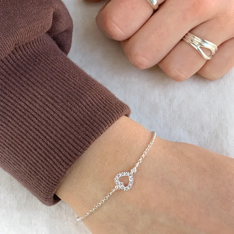 hart armband in zilver met hartjes hanger in zilver
