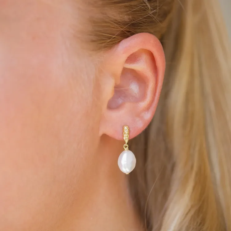 9 - 10 mm parel oorbellen in verguld zilver