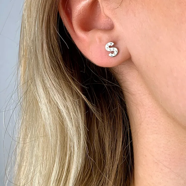 letter s oorbellen in zilver - My Letter
