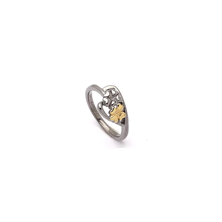 Bloem ring in zwart gerhodineerd zilver met verguld sterlingzilver