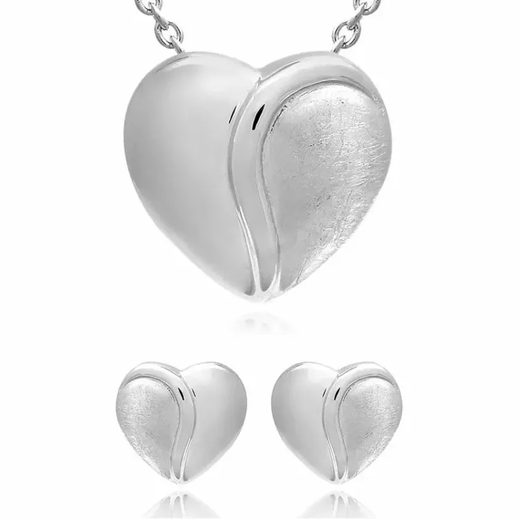 Hart set met oorbellen en ketting in zilver