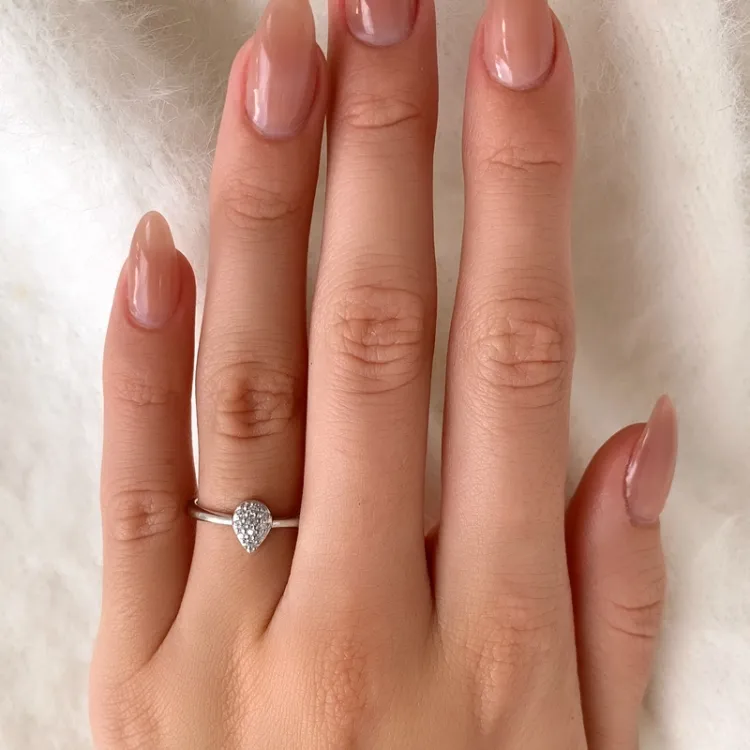 Klein druppel ring in zilver