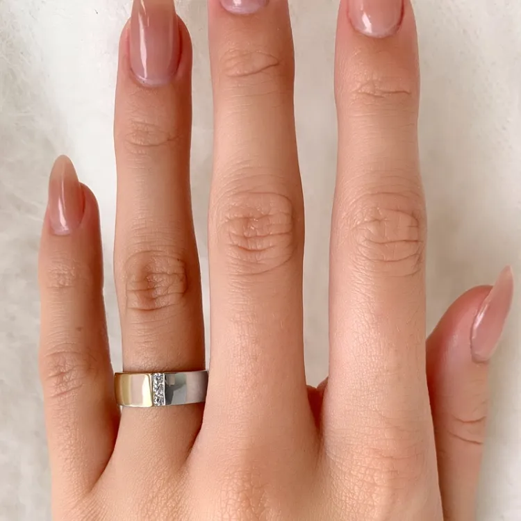Breed ring in zilver met 8 karaat goud