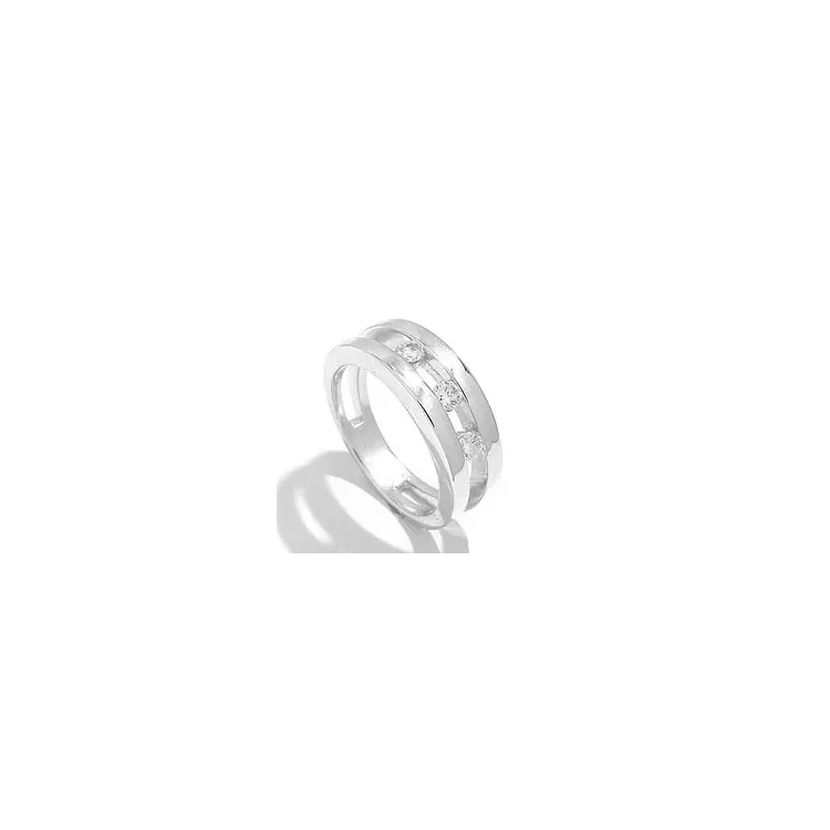 Schattige witte zirkoon ring in zilver