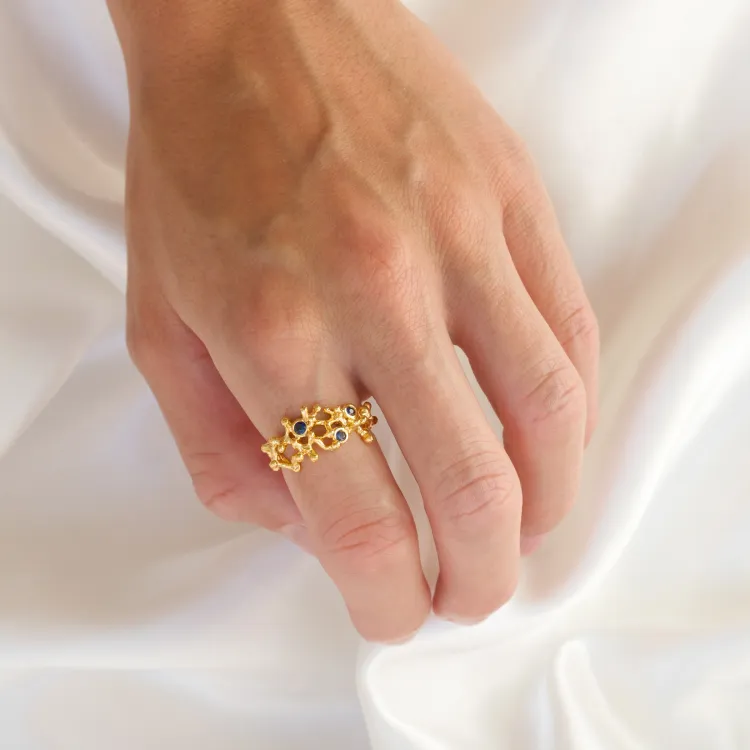 synthetische spinel ring in verguld sterlingzilver