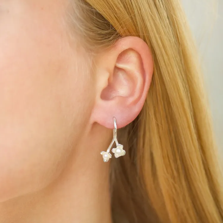 bloem parel oorbellen in zilver