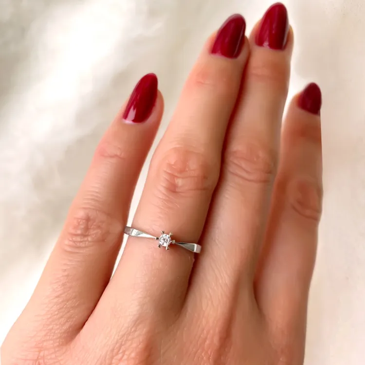 0,05 ct solitaire ring in 14 karaat witgoud 0,05 ct