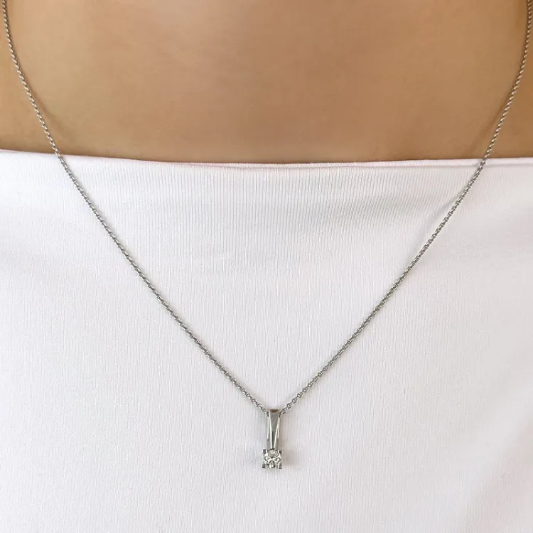 solitaire hanger in 14 caraat witgoud 0,20 ct