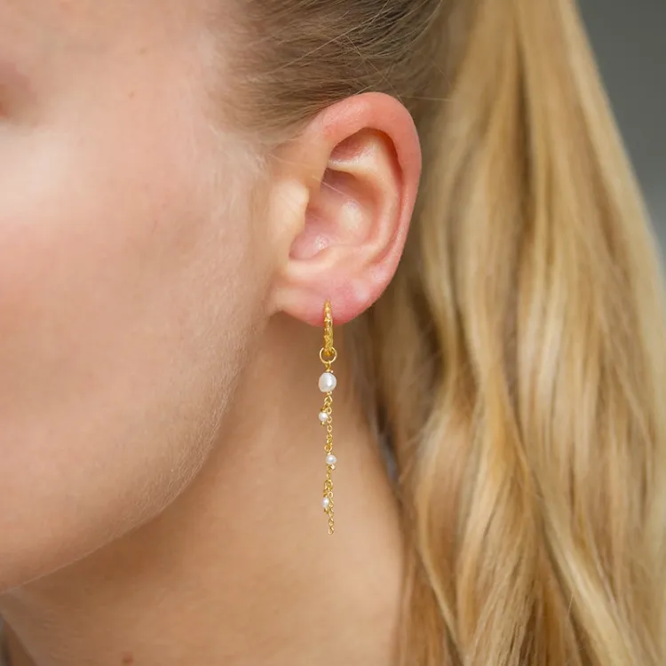 13,5 mm lange witte parel creool in verguld zilver - Lumé Etched