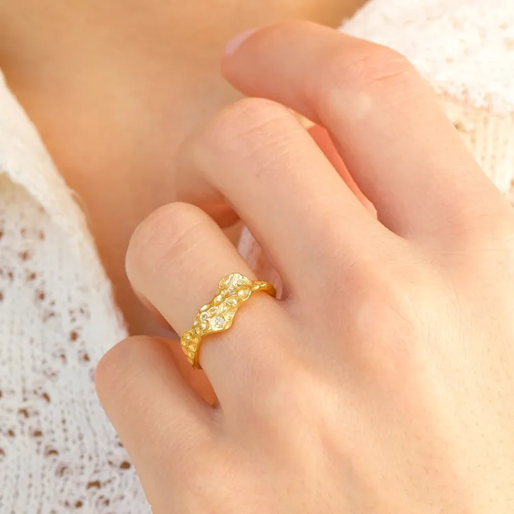witte zirkoon ring in verguld sterlingzilver - Lumé Etched