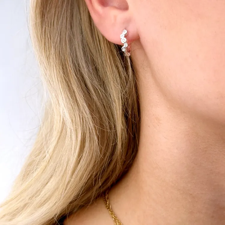 12 mm witte zirkoon creool in zilver - Bubbly Sparkle
