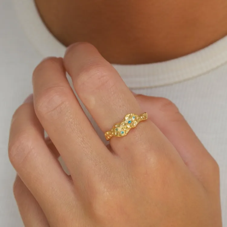 blauwe zirkoon ring in verguld messing - Lumé Etched