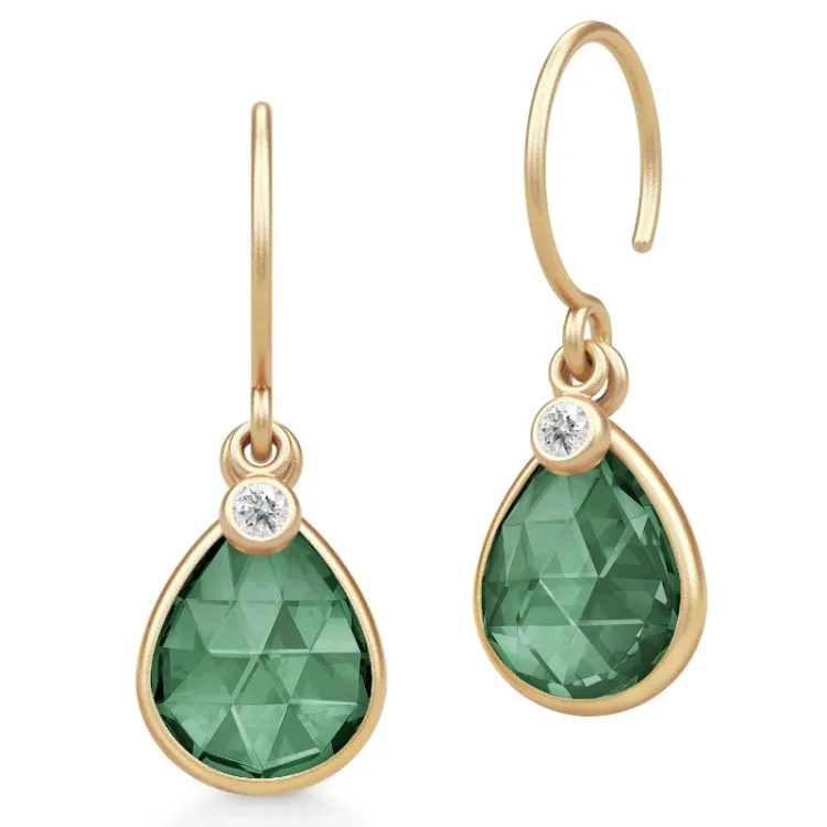Julie Sandlau Leela oorbellen in verguld sterlingzilver groen kristal witte zirkoon