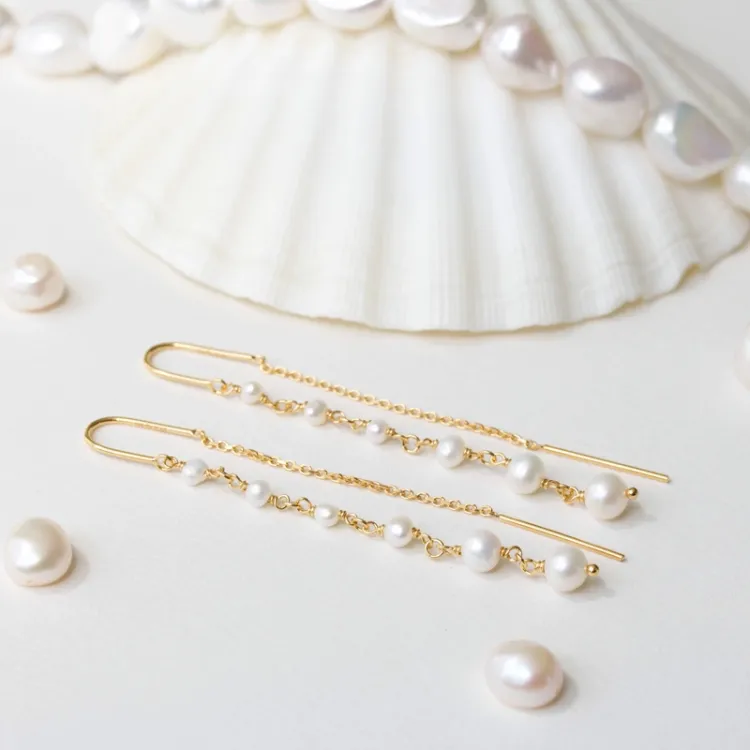 lange Izabel Camille parel oorhanger in verguld sterlingzilver