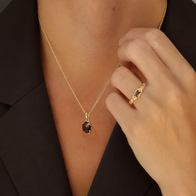 rookkleurige kwarts ketting met hanger in verguld messing - Eliné