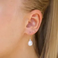 Ovaal 8 - 9 mm aaa-graded zoetwaterparel diamant oorbellen in 14 karaat goud met diamanten 