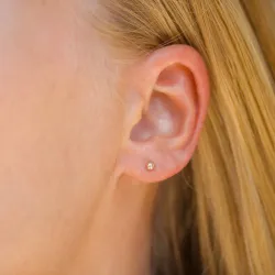 1/2 paar 3 mm oorbellen in 9 karaat goud