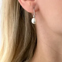 oorbellen in 14 karaat witgoud met 