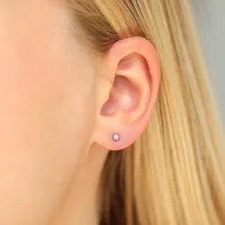 oorsteker in gerodineerd zilver met lab grown diamant 