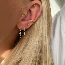 Nava Kai Petite parel oorbellen in verguld sterlingzilver