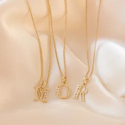 letter r hanger in 14 caraat goud 0,04 ct